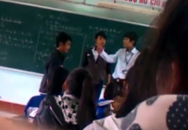 Vụ học sinh đánh thầy giáo dưới góc nhìn của thầy Nguyễn Hoàng Khắc Hiếu