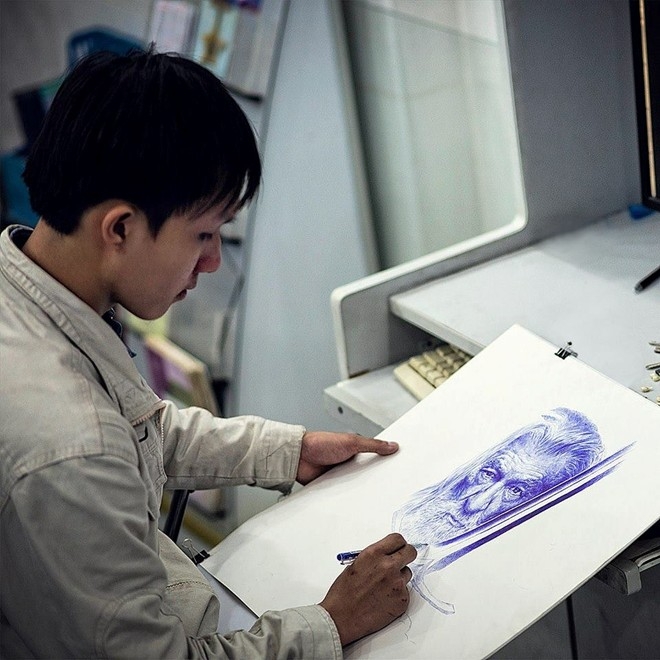 Chàng trai sinh 1997 vẽ chân dung bằng bút bi như người thật