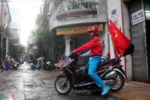 Dị nhân bán vé số dạo nổi tiếng Sài Gòn - 8