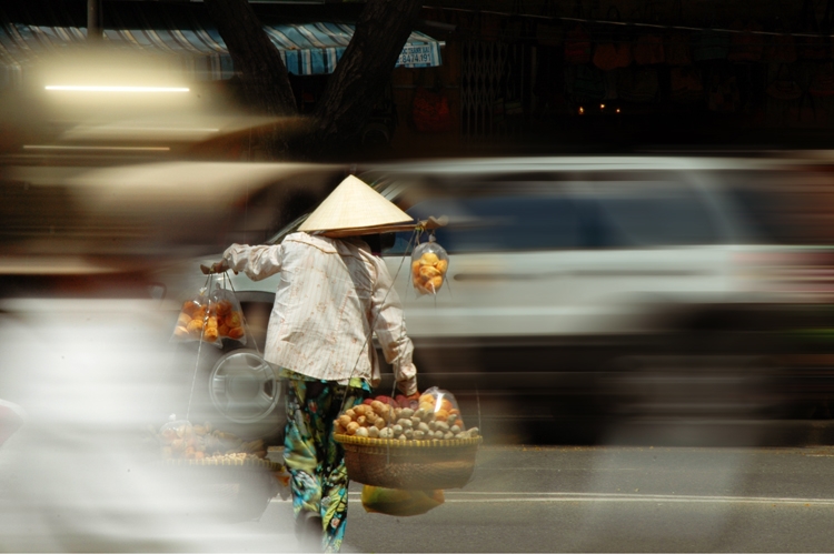 Sài Gòn - thành phố hoa lệ và cuộc sống giữa người giàu, kẻ nghèo