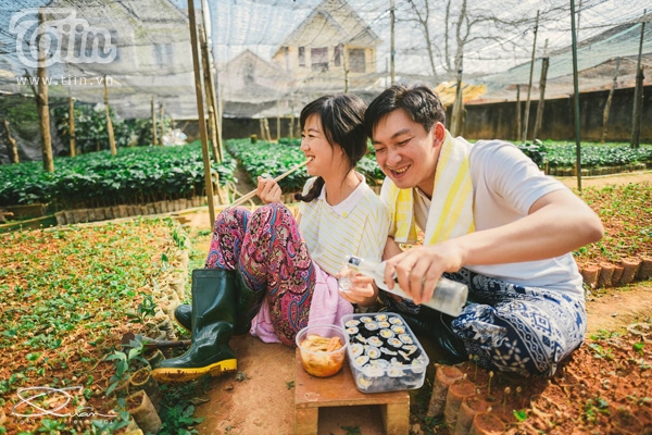 Mê tít bộ ảnh cưới bình dị của đôi vợ chồng theo phong cách nông dân Hàn Quốc