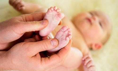 Massage cho trẻ sơ sinh có thật sự tốt như nhiều người vẫn nói?
