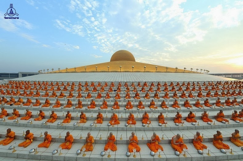 Bất ngờ với 1 triệu tượng phật vàng tại điện thờ khổng lồ Thái Lan