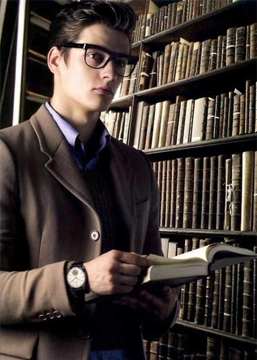 Đàn ông đẹp nhất là khi cầm cuốn sách trên tay