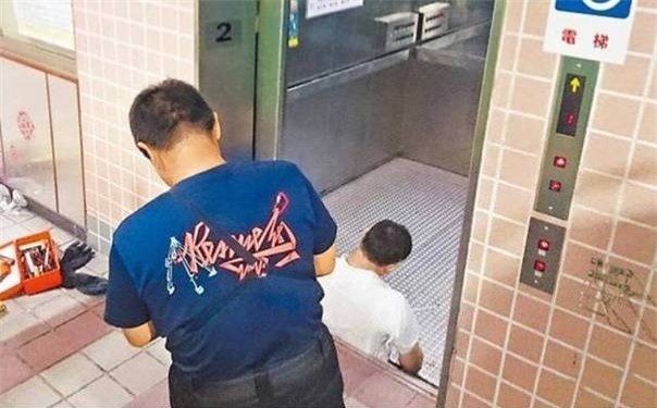 Hiện trường vụ thang máy "nuốt người" tại Đài Bắc.