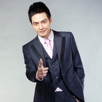 Năm 2005, Phan Anh bắt đầu xuất hiện trong chương trình Sao Online. Sở hữu ngoại hình điển trai và lối dẫn dắt duyên dáng, tự tin, MC Phan Anh thời ấy đã trở nên khá nổi tiếng, thu hút cho mình lượng fan hâm mộ nhất định.