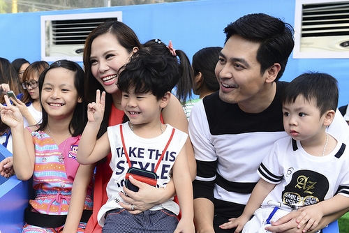 Hiện tại, Phan Anh là một trong những nam MC được khán giả yêu thích và ủng hộ nhất nhì làng giải trí. Cuộc sống gia đình đầm ấm, hạnh phúc của Phan Anh cũng khiến nhiều người ghen tị.