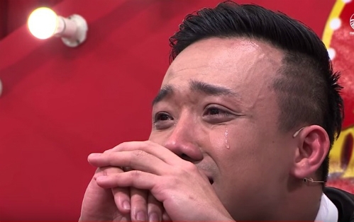 Có lẽ vì vậy mà tuyến lệ nam MC hơi nhạy cảm, Trấn Thành thường không nén được nước mắt mỗi khi thấy xúc động. 