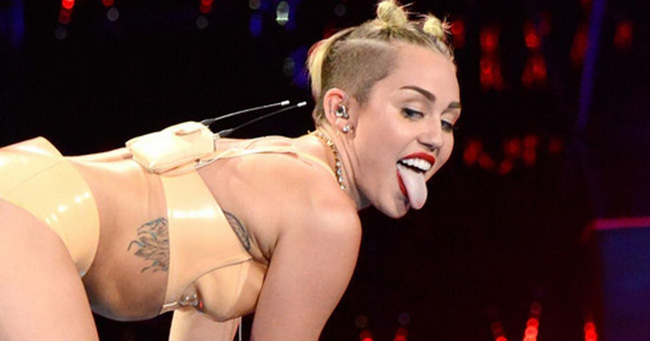 Sau tiết mục gây sốc của Miley ở VMAs 2013, đã có nhiều tin đồn xôn xao Liam muốn chia tay cô