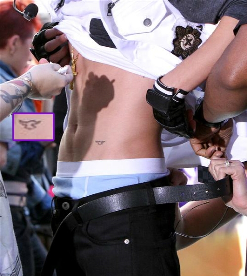 Hình xăm chim mòng biển của Justin. (Ảnh: Internet)