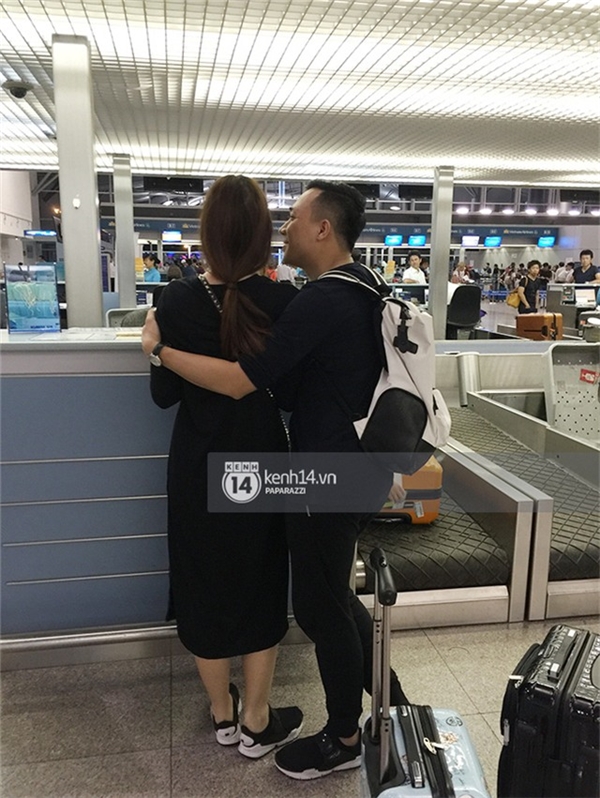 Trấn Thành, Hari Won ôm nhau tình tứ ở sân bay trước giờ xuất ngoại - Tin sao Viet - Tin tuc sao Viet - Scandal sao Viet - Tin tuc cua Sao - Tin cua Sao
