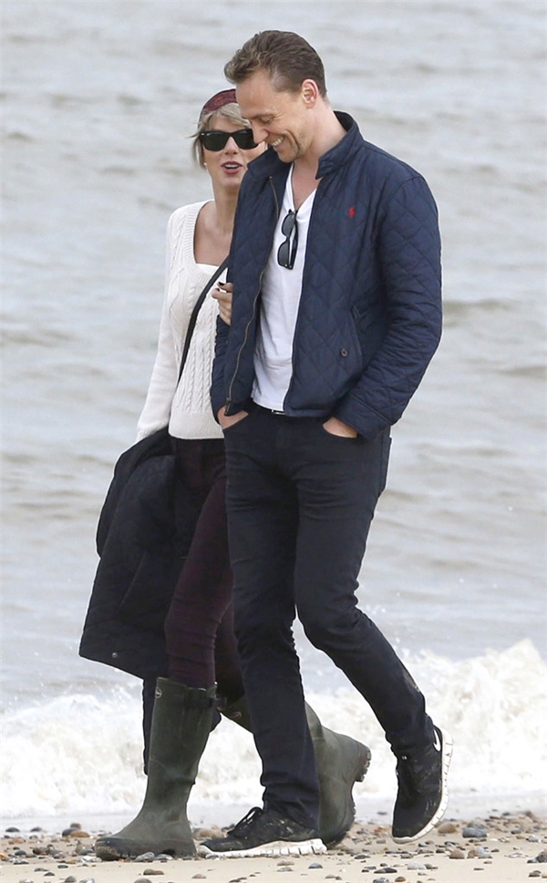 Hàng loạt nghi vấn chuyện tình Taylor Swift - Tom Hiddleston chỉ là màn kịch trước truyền thông