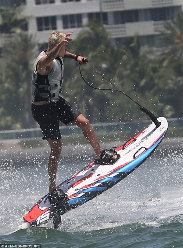 Justin nghỉ mát ở Miami. (Ảnh: Internet)