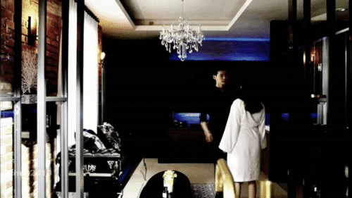 Lee Jong Suk với Han Hyo Joo tung loạt ảnh tình tứ trước giờ lên sóng