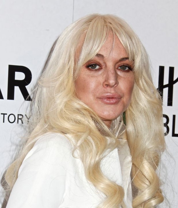 2012, trông Lindsay không khác gì một phụ nữ trung niên với làn da bị tàn phá khủng khiếp bởi ma túy và rượu.