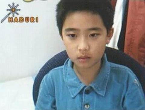 Cậu nhóc D.O. (EXO) ngày nhỏ đã ra dáng "thanh niên nghiêm túc" với gương mặt vô cùng "căng thẳng" kể cả khi chụp ảnh webcam.
