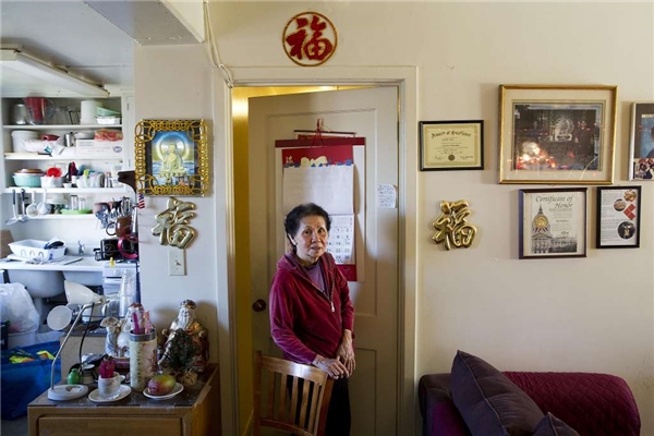Bà sống trong căn hộ nhỏ bé lọt thỏm ở khu Chinatown, San Francisco. (Ảnh: Erin Brethauer)