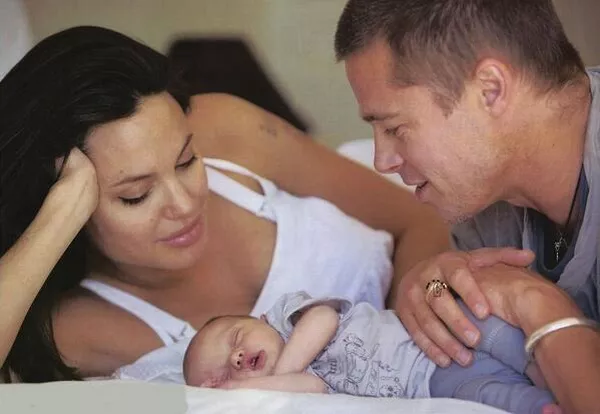 Tháng 5/2006, Angelina và Brad đón con gái đầu lòng chào đời.