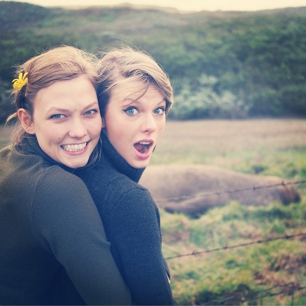 T-Swift và Kloss vui vẻ bên nhau trong chuyến du lịch Big Sur.