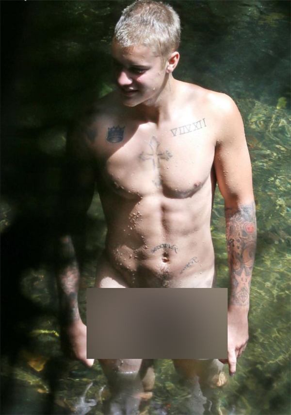 Loạt ảnh Justin Bieber không mảnh vải che thân tại Hawaii vừa được tung ra.