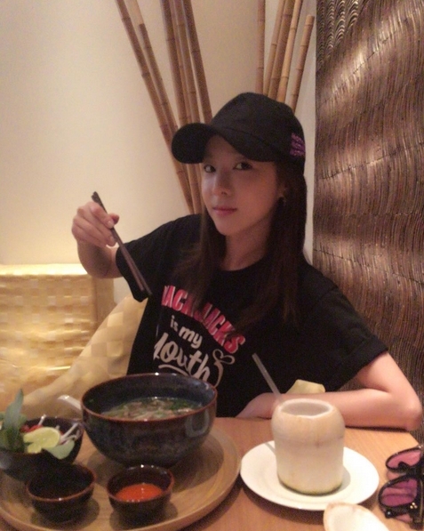 Trong 24 giờ qua, Dara đã khiến cộng đồng fan Việt điên đảo thế nào?