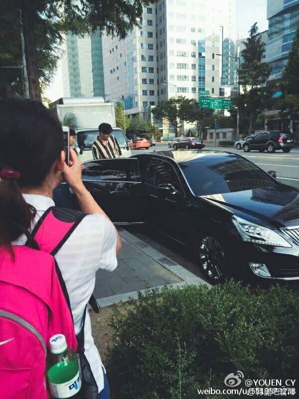 Hình ảnh Lee Min Ho ra về sau buổi đọc kịch bản tại tòa nhà SBS