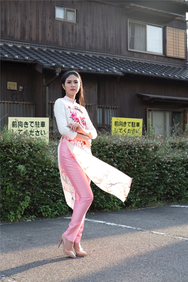 Ngọc Hân khoe sắc rạng rỡ trên đất Nhật với áo dài