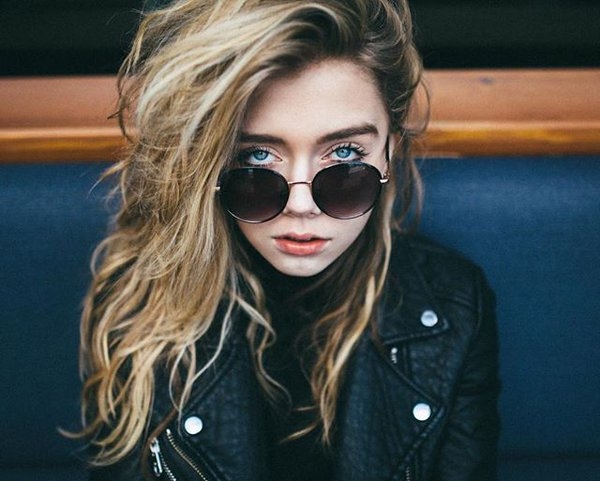 Vẻ đẹp “chết người” của cô gái tóc rối quyến rũ nhất Instagram