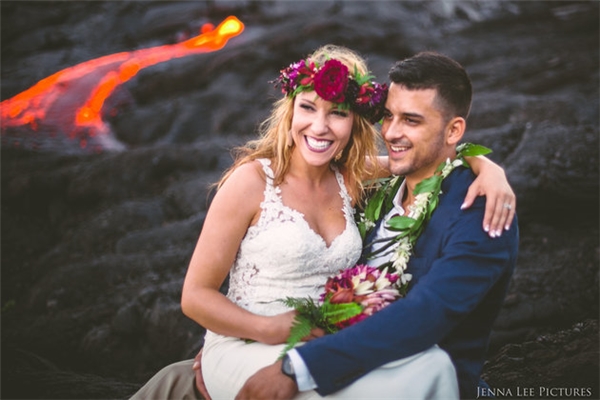 Vừa thích thú vừa rớt tim với bộ ảnh cưới chụp cùng… núi lửa