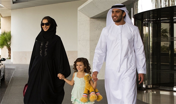 Không những không cần chuẩn bị của hồi môn, cô dâu lấy chồng Dubai còn được tặng thêm một khoản tiền kha khá.