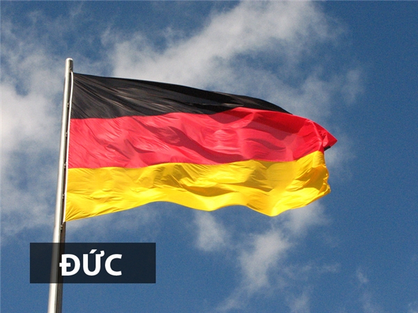 Quốc kỳ Đức còn được gọi là cờ tam tài đen-đỏ-vàng đặc trưng của cho màu sắc quân đội Đức trong thời kì chiến tranh Napoleon. Thiết kế này được công nhận là quốc kỳ của nước Đức hiện đại vào năm 1919, thời Cộng hòa Weimar.