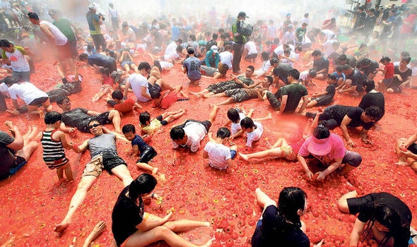 Cuộc chiến cà chua đã vượt ra khỏi biên giới Tây Ban Nha...