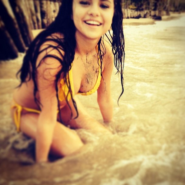 Những hình ảnh diện bikini của Selena luôn nhận được "cơn mưa" lời khen từ người hâm mộ.