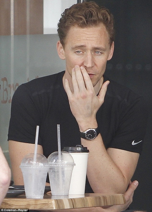 Gương mặt khá buồn bã của Tom sau chia tay.