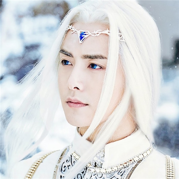 Dù mái tóc trắng từng là nỗi ám ảnh của diễn viên nam nhưng riêng với Mã Thiên Vũ, tạo hình tóc bạc phơ lại ăn rơ đến kì lạ.