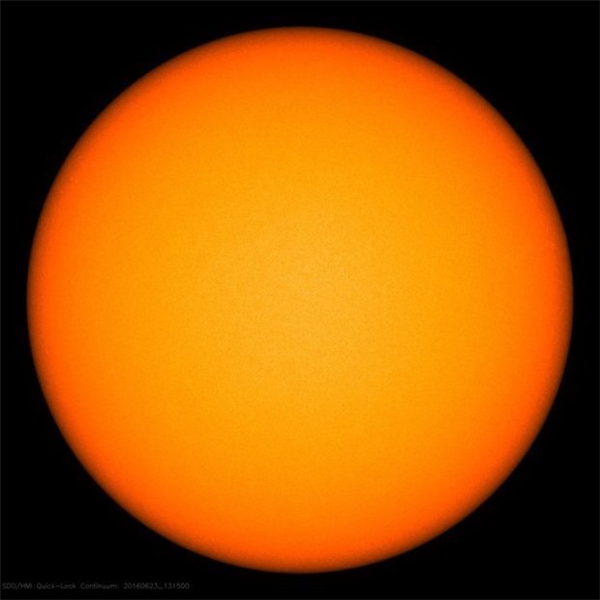 Vết đen dần biến mất là dấu hiệu cho thấy thời điểm chu kì Mặt Trời hoạt động tối thiểu đang đến gần. 