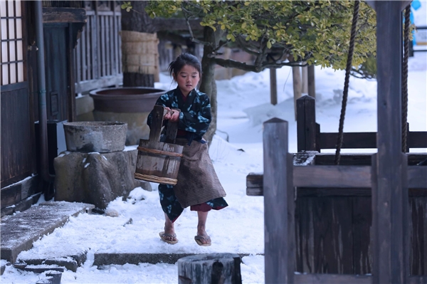 Đạo diễn Shin Togashi đã khắc họa thành công hình ảnh đứa bé lam lũ, cực khổ lo cho gia đình. (Ảnh: Internet)