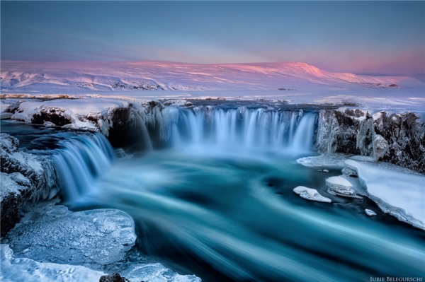 Godafoss được xem là "thác nước của các vị thần" tại Iceland. 