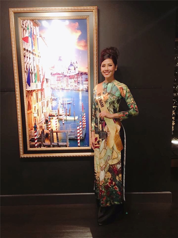 Nguyễn Thị Loan liên tục ghi điểm với trang phục truyền thống