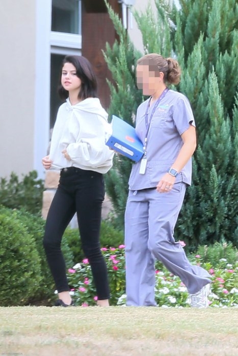 Một số hình ảnh của Selena tại trung tâm cai nghiện.