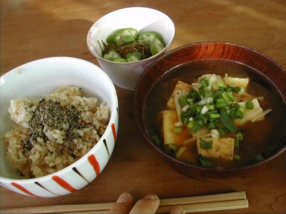 Món đầu tiên mà Hana được mẹ dạy chính là món súp miso, món tủ của mẹ mình.