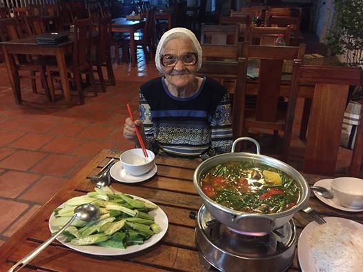 Nhờ sự giúp đỡ của cô gái đồng hương, bà Lena đã có một hành trình đáng nhớ ở Việt Nam.