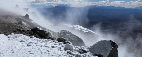 Bể chứa nước 1.000 độ C nằm sâu 15 km dưới núi lửa Uturuncu, Bolivia