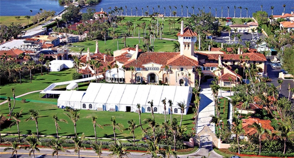Đám cưới của Donald Trump cùng Melania Knauss được tổ chức tại  Palm Beach, Florida.