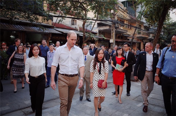 Hoàng tử Anh- William đã xuất hiện tại phố cổ Hà Nội