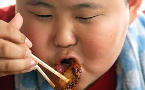 Chế độ ăn uống nhiều chất béo cùng thức ăn nhanh là nguyên nhân chính của khủng hoảng béo phì Trung Quốc.