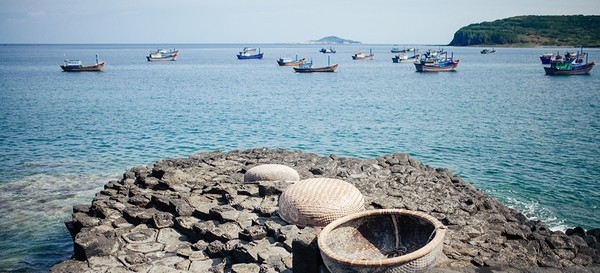 Hãy ghé thăm biển Phú Yên trong lành.
