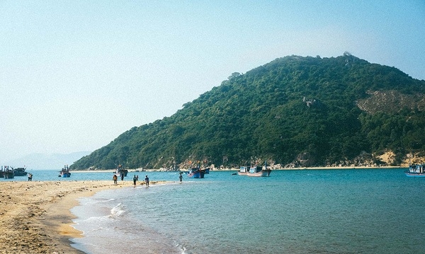 Cùng ngắm cảnh biển đầy bé hoang sơ của Bình Định.