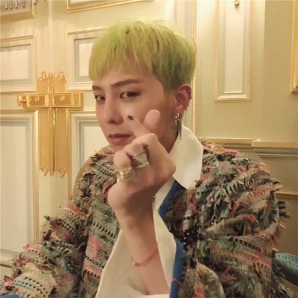 G-Dragon ​khiến hàng triệu con tim thiếu nữ xao xuyến khi comment bày tỏ tình cảm với fan.