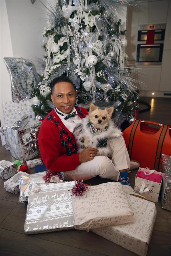 Nhận 135 triệu tiền quà, chú chó hạnh phúc nhất Noel năm nay là đây